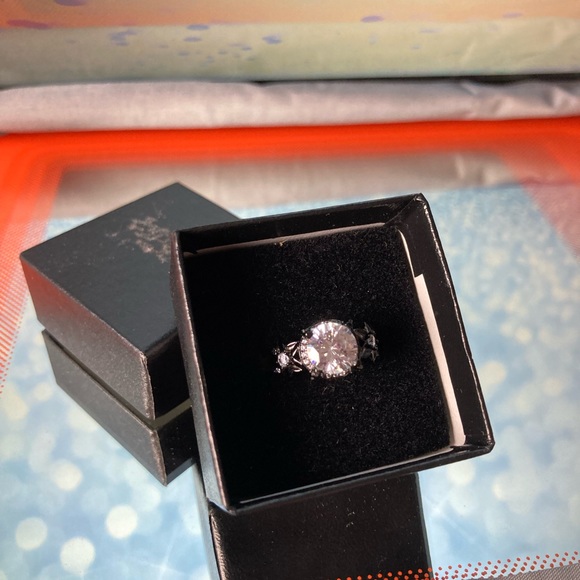 Ring - Picture 2 of 10